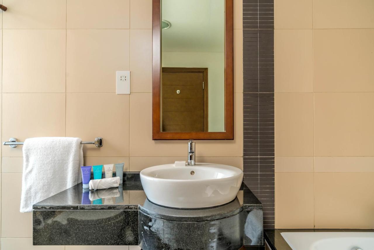 Dream Inn Apartments- West Wharf Tower Canal View Dubaï Extérieur photo